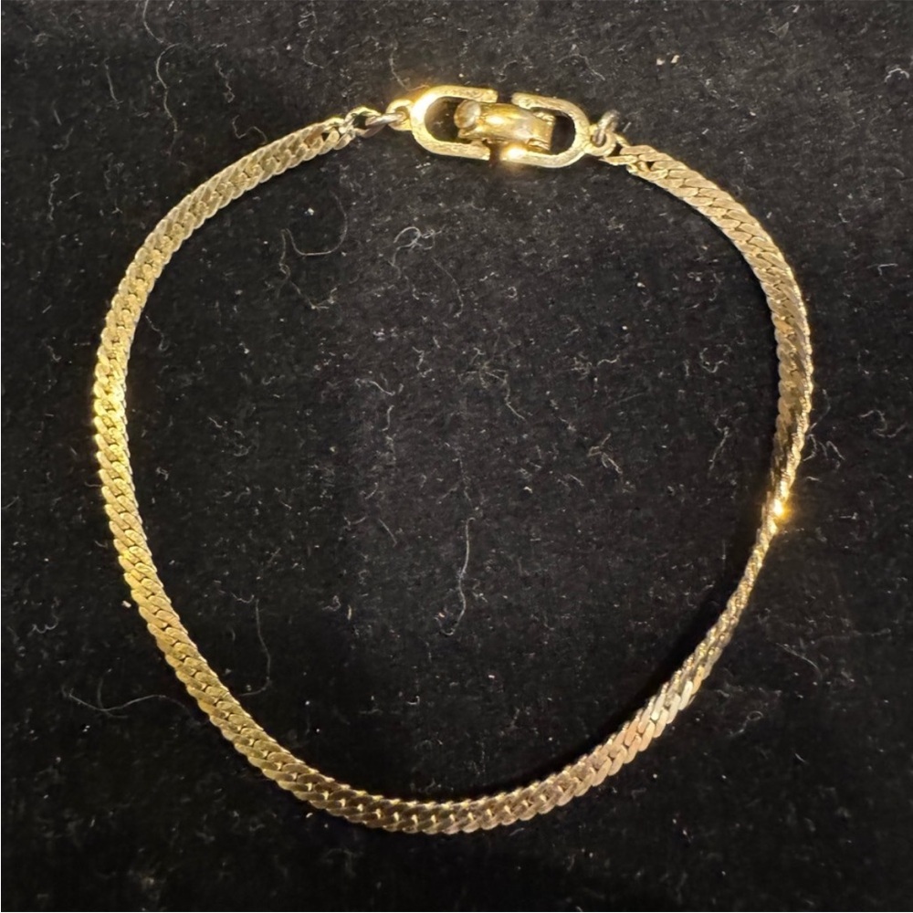 Dior Elegant Gold Chain Bracelet with CD Clasp - Picture 7 of 8